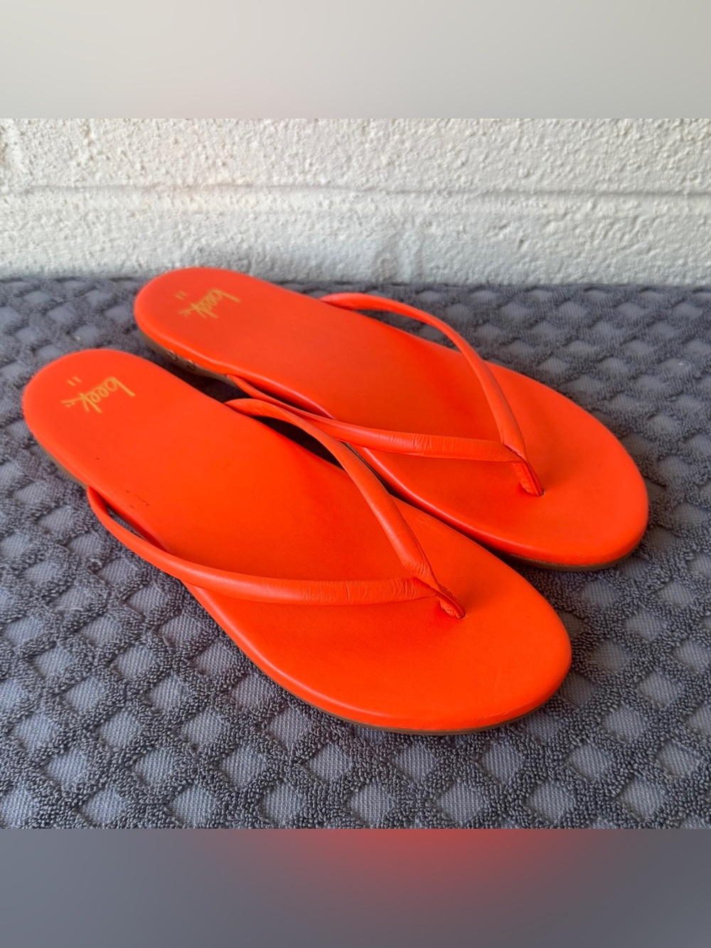 NWOT BEEK SUNBEAM FLIP FLOPS WOMEN'S SANDALS ORANGE SIZE 11